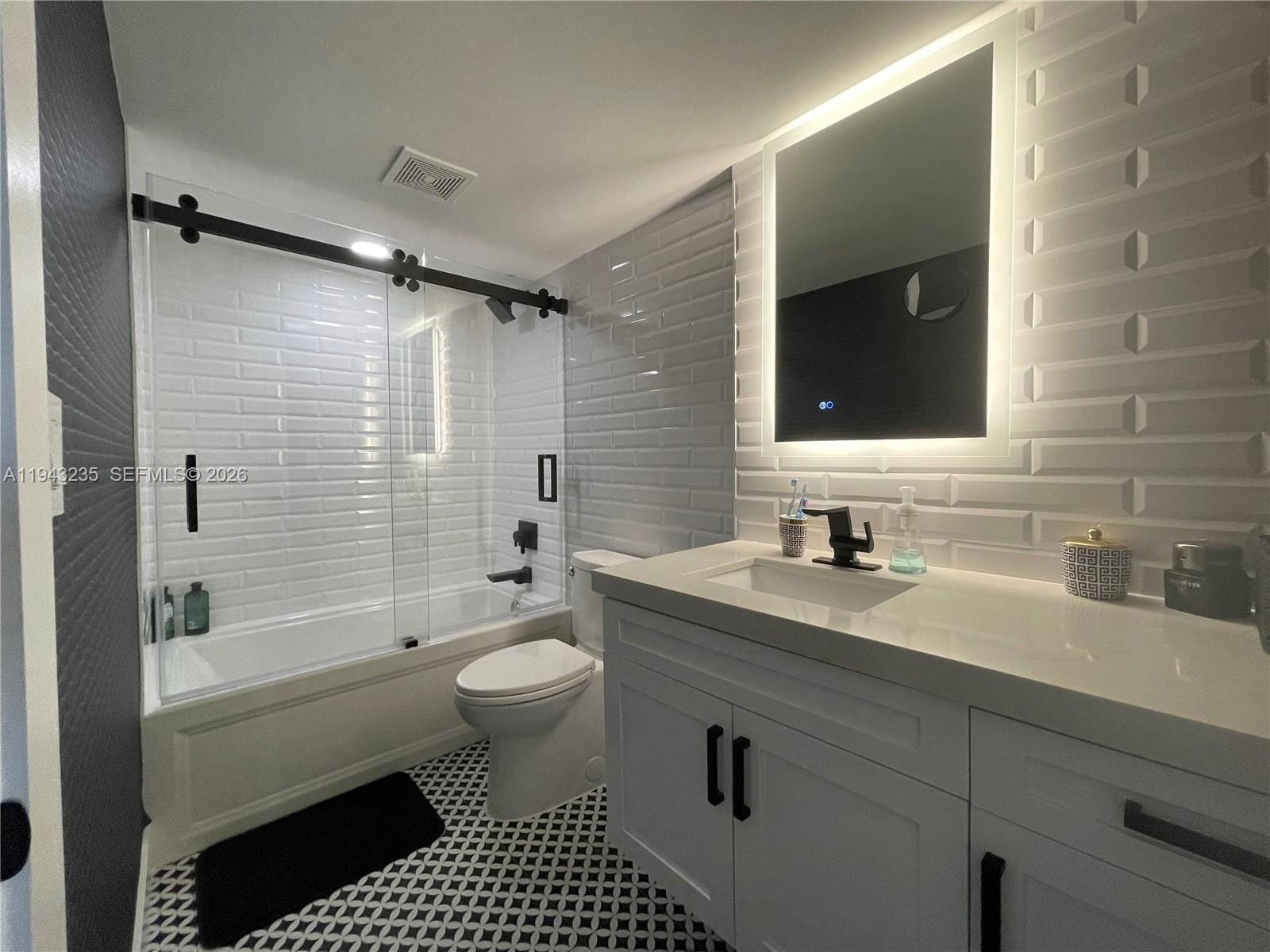 2555 Collins Avenue 1409, Miami Beach, FL 33140 photo 28