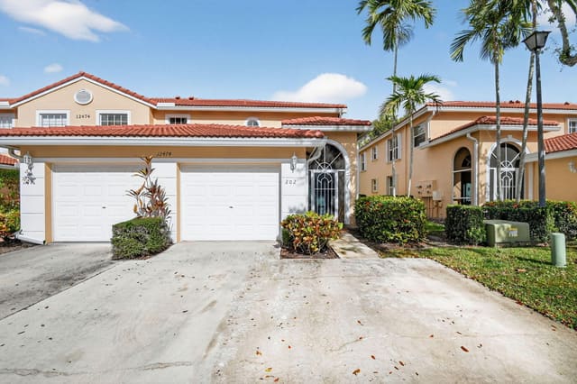 12474 Crystal Pointe Drive 202, Boynton Beach, FL 33437