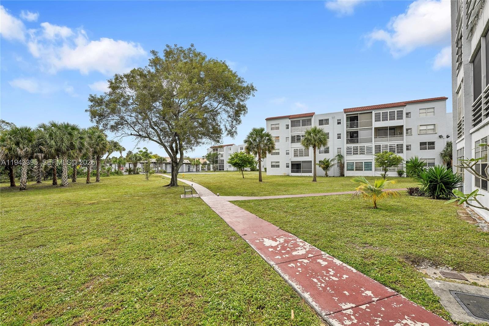 2850 Somerset Drive 105L, Lauderdale Lakes, FL 33311 photo 23