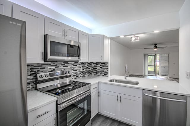 7094 Golf Colony Court 102, Lake Worth, FL 33467