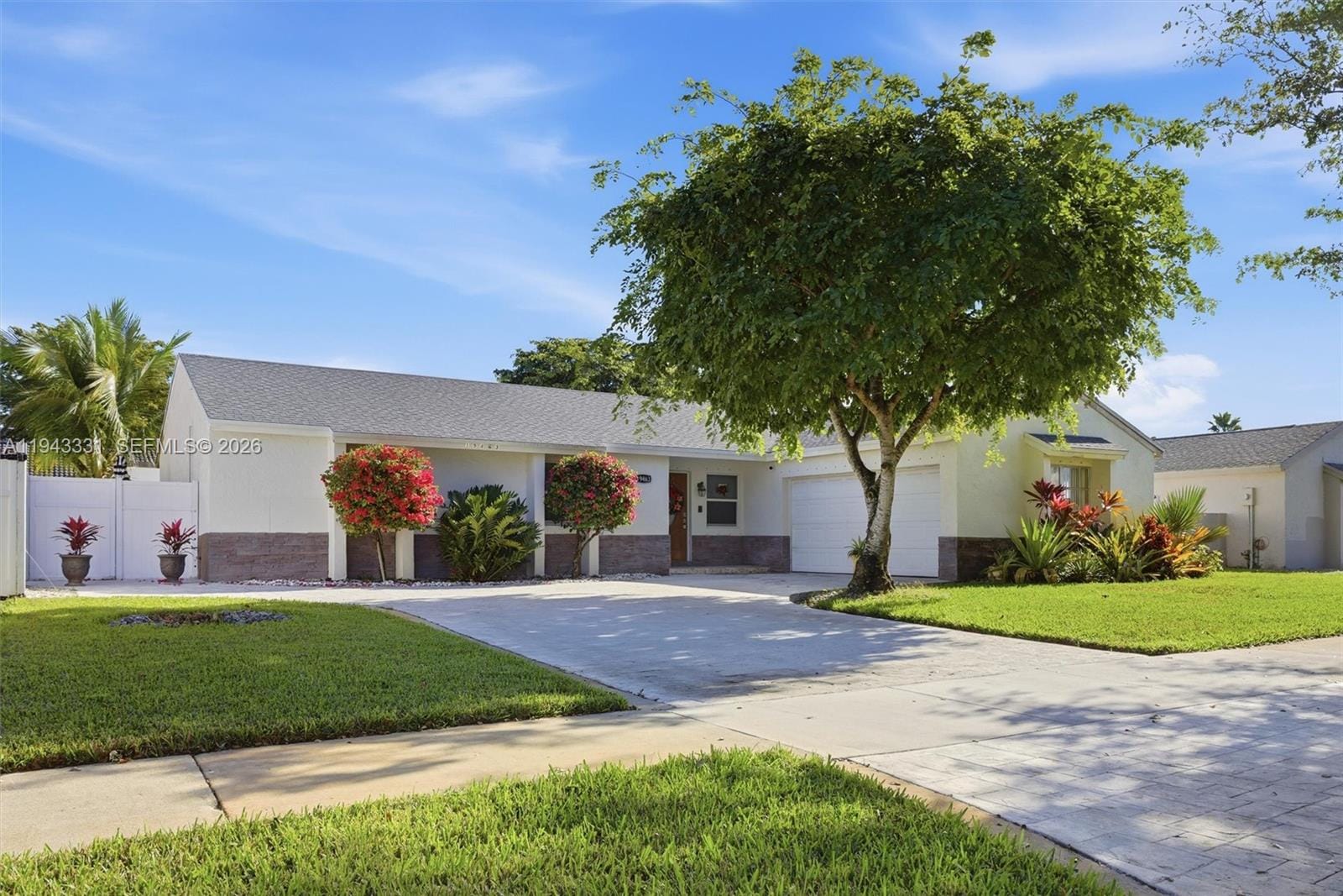 19463 NW 62nd Place, Hialeah, FL 33015