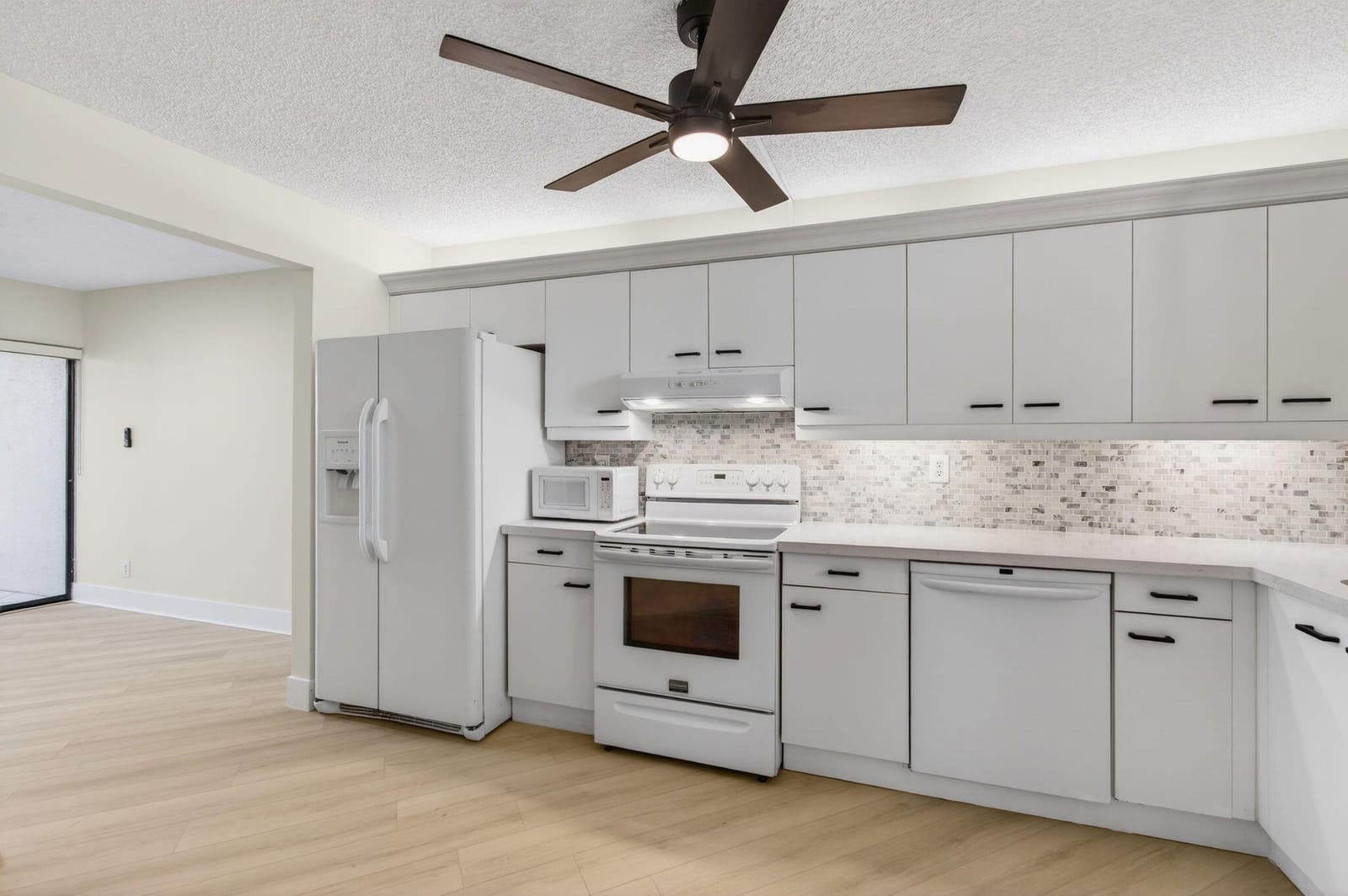 5900 Camino Del Sol 304, Boca Raton, FL 33433 photo 4