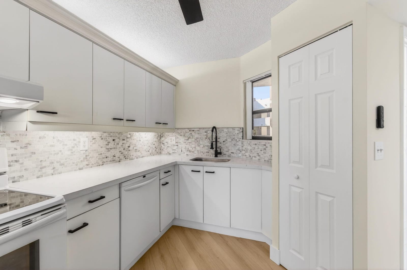 5900 Camino Del Sol 304, Boca Raton, FL 33433 photo 6