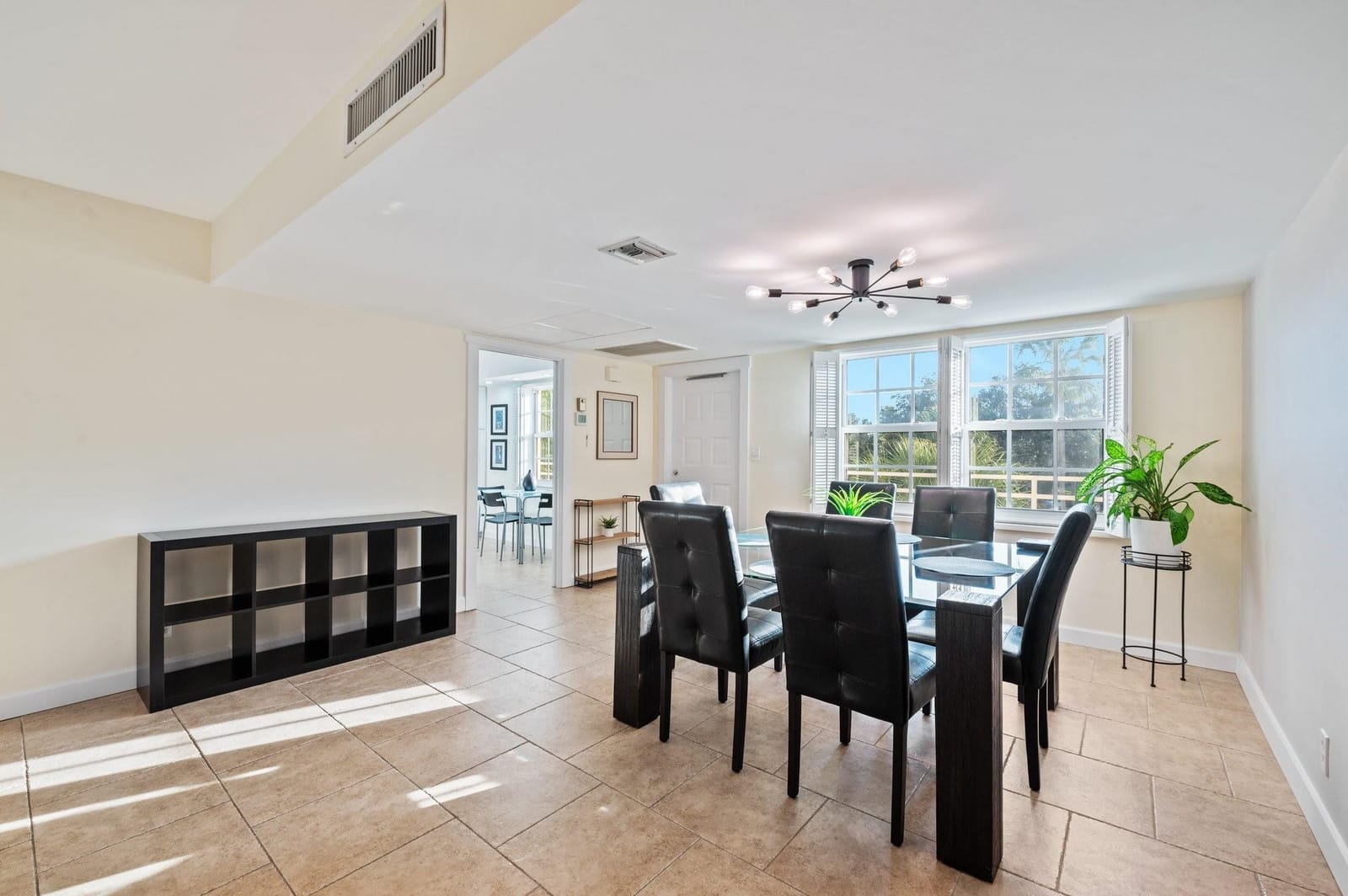 3900 Oaks Clubhouse Drive 310 — photo 2