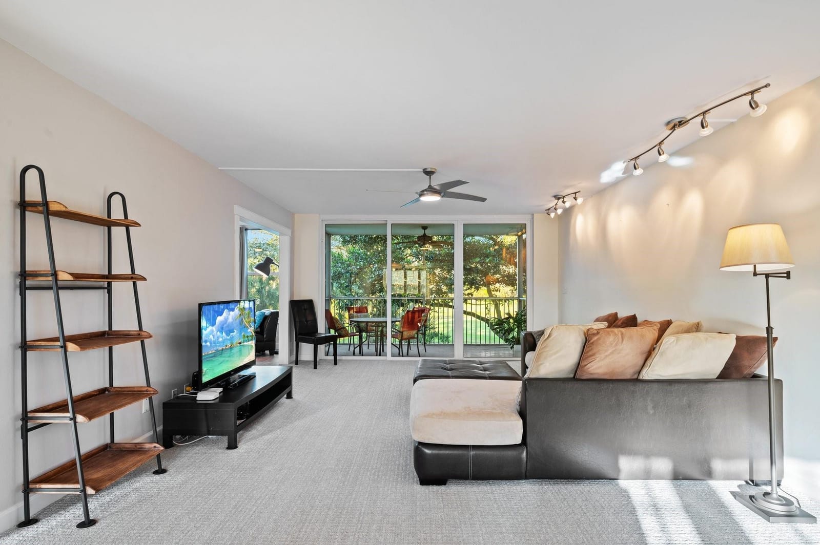 3900 Oaks Clubhouse Drive 310 — photo 5