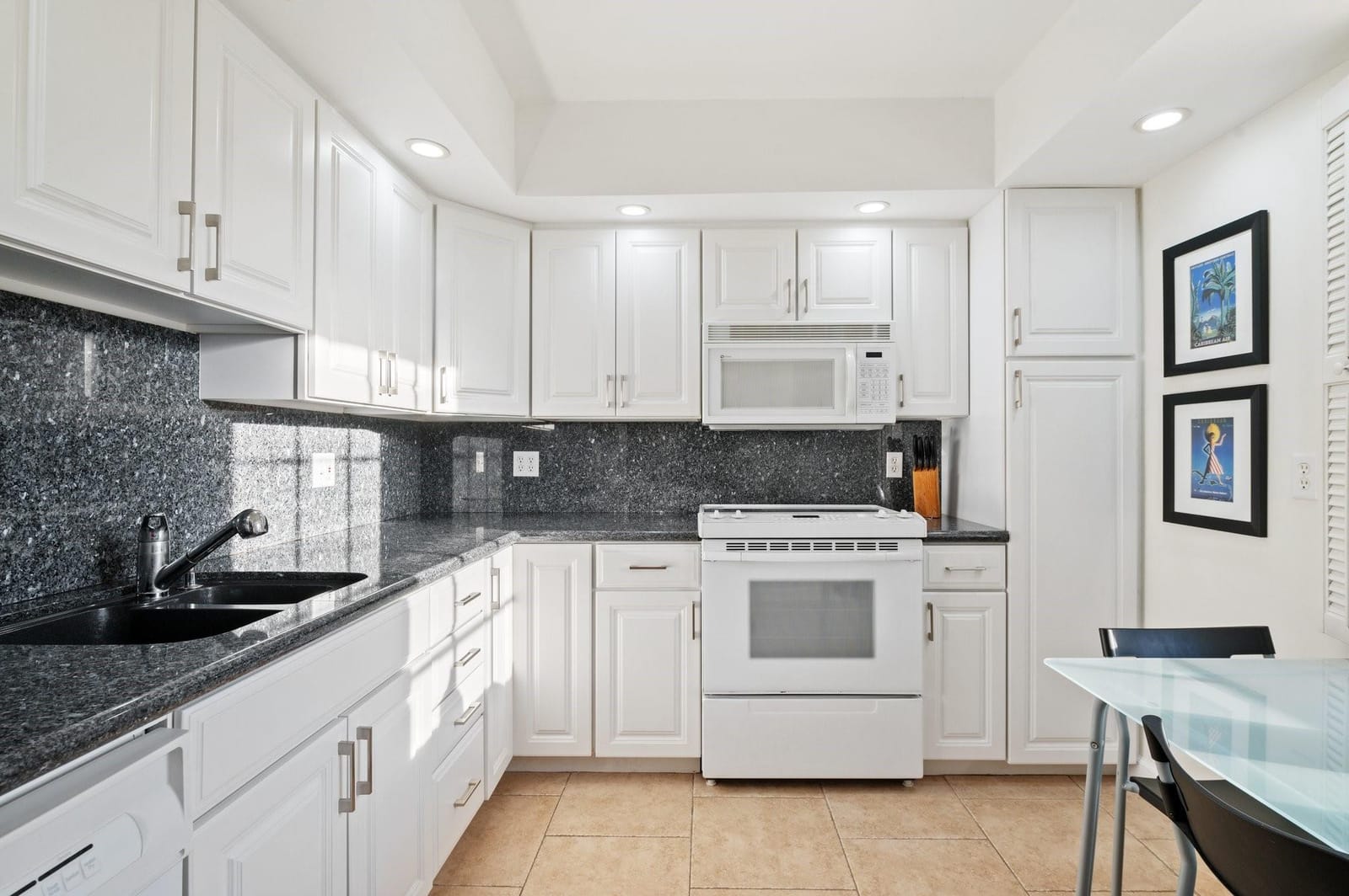3900 Oaks Clubhouse Drive 310 — photo 6