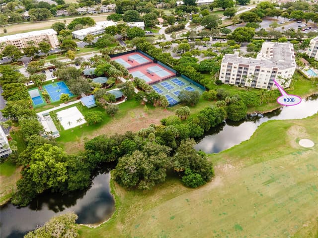 3500 Oaks Clubhouse Drive 308, Pompano Beach, FL 33069