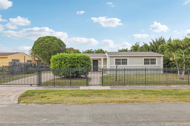 781 NW 183rd Drive, sold in Norwood 3rd, Miami Gardens, FL