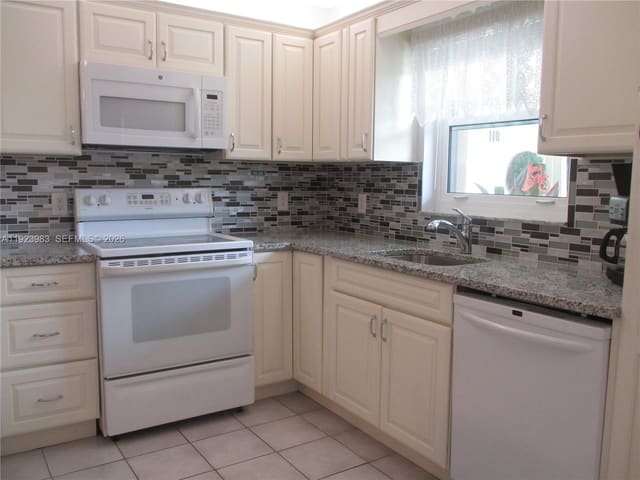 6531 SE Federal Hwy D 112 D 112, sold in Twin Lakes South & Town V, Stuart, FL