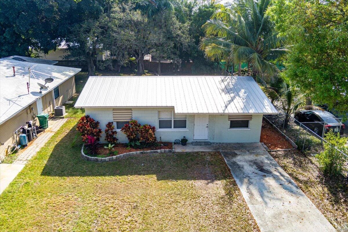 1813 Edgevale Road — photo 3