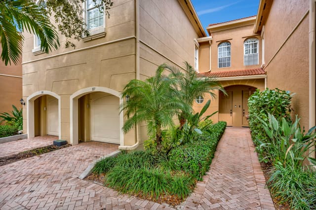 4851 Bonsai Circle 107, sold in Legends At The Gardens, Palm Beach Gardens, FL