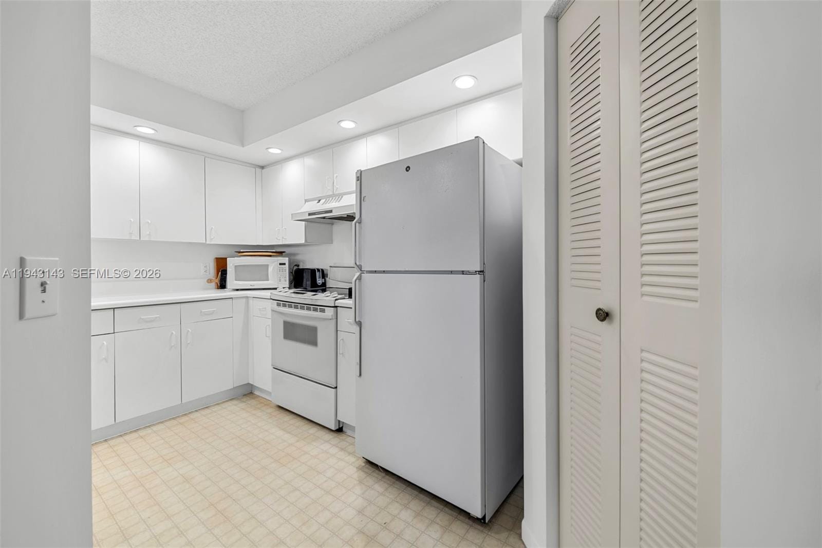 13101 SW 15th Court 402R, Pembroke Pines, FL 33027 photo 12