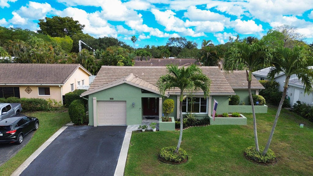 2531 NW 98th Way — photo 4