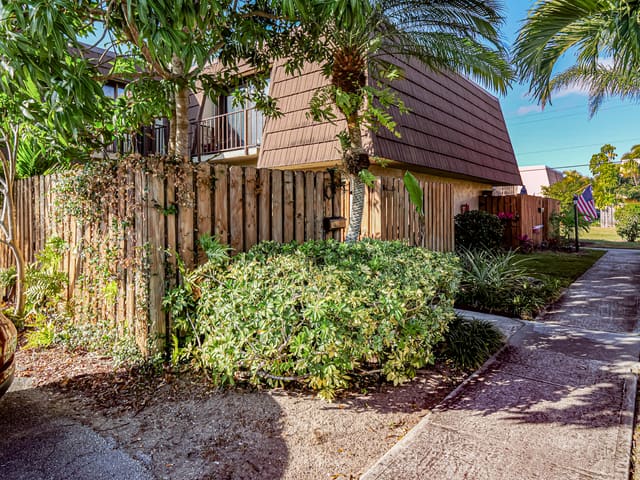 1166 6th Avenue 14c, Vero Beach, FL 32960