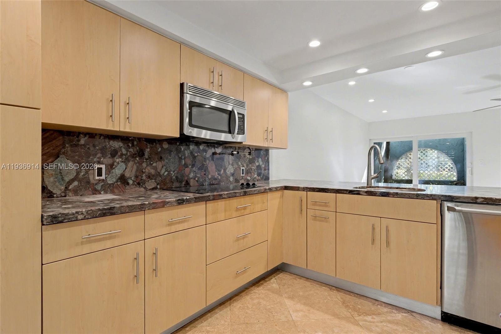 523 NE 38th Street 6 — photo 5