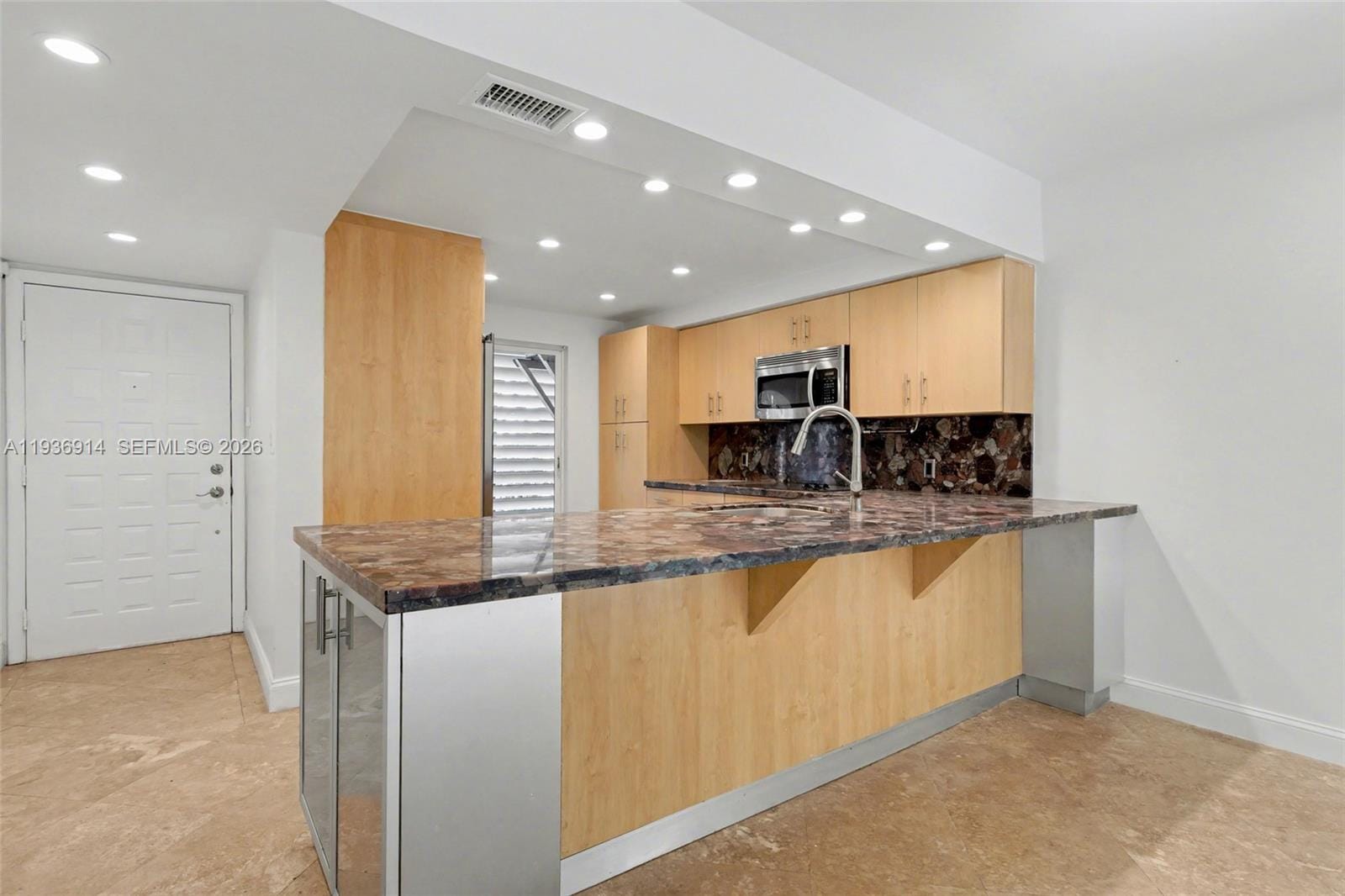 523 NE 38th Street 6 — photo 6