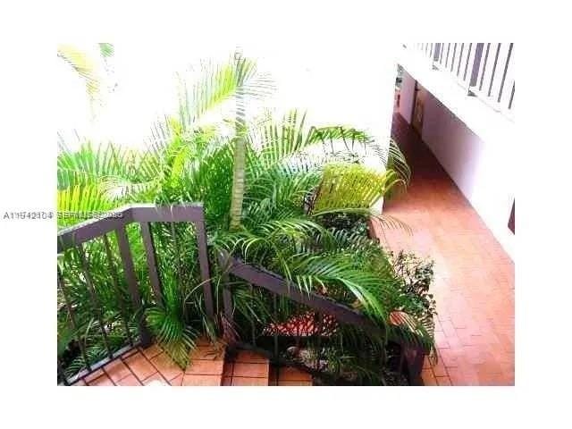 9421 Fontainebleau Boulevard 204 — photo 2