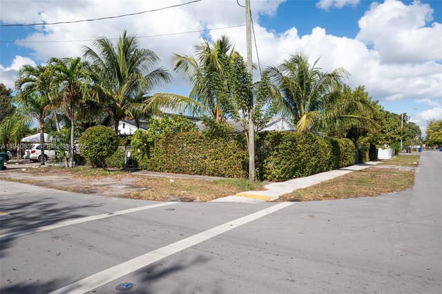 1401 NW 44th Street, sold in N Miami Estates, Miami, FL