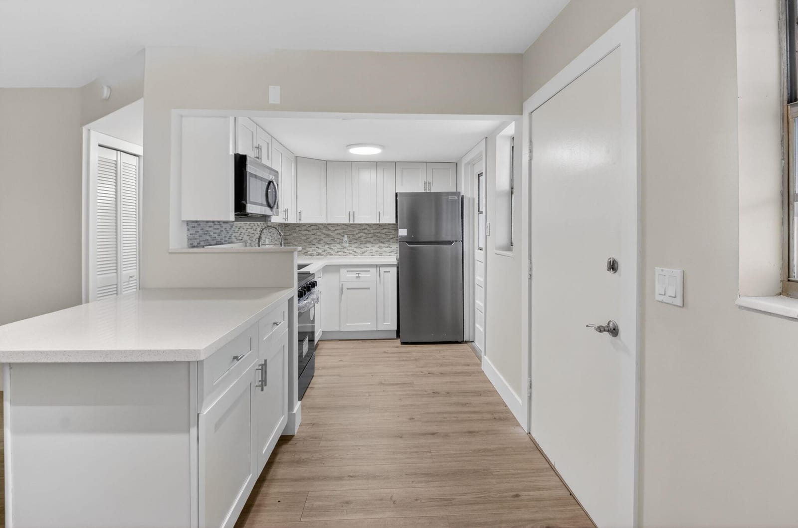2213 NE 1st Court 204 — photo 4