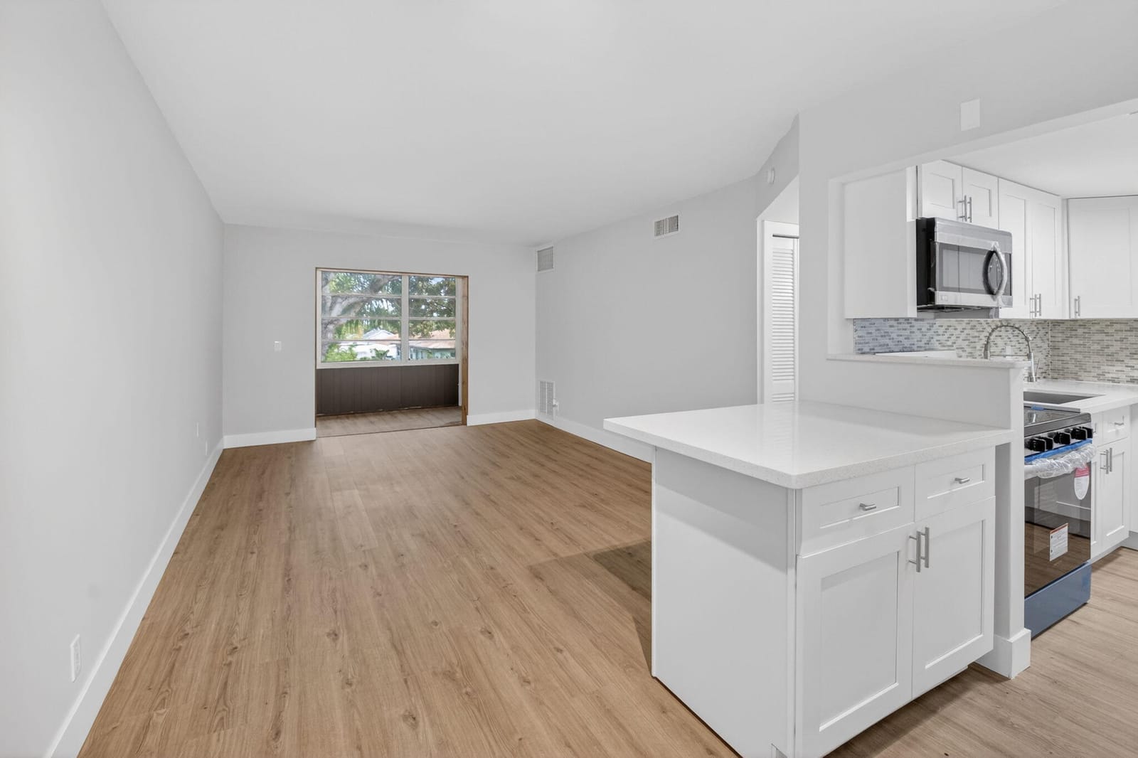 2213 NE 1st Court 204 — photo 5