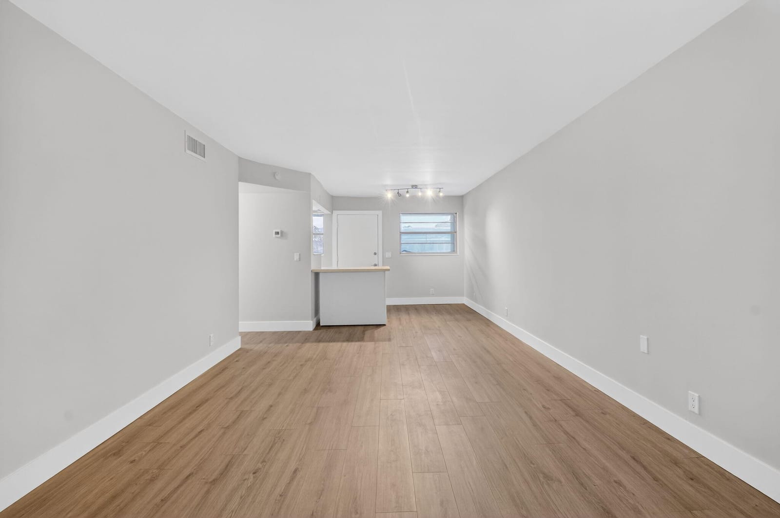 2213 NE 1st Court 204 — photo 7