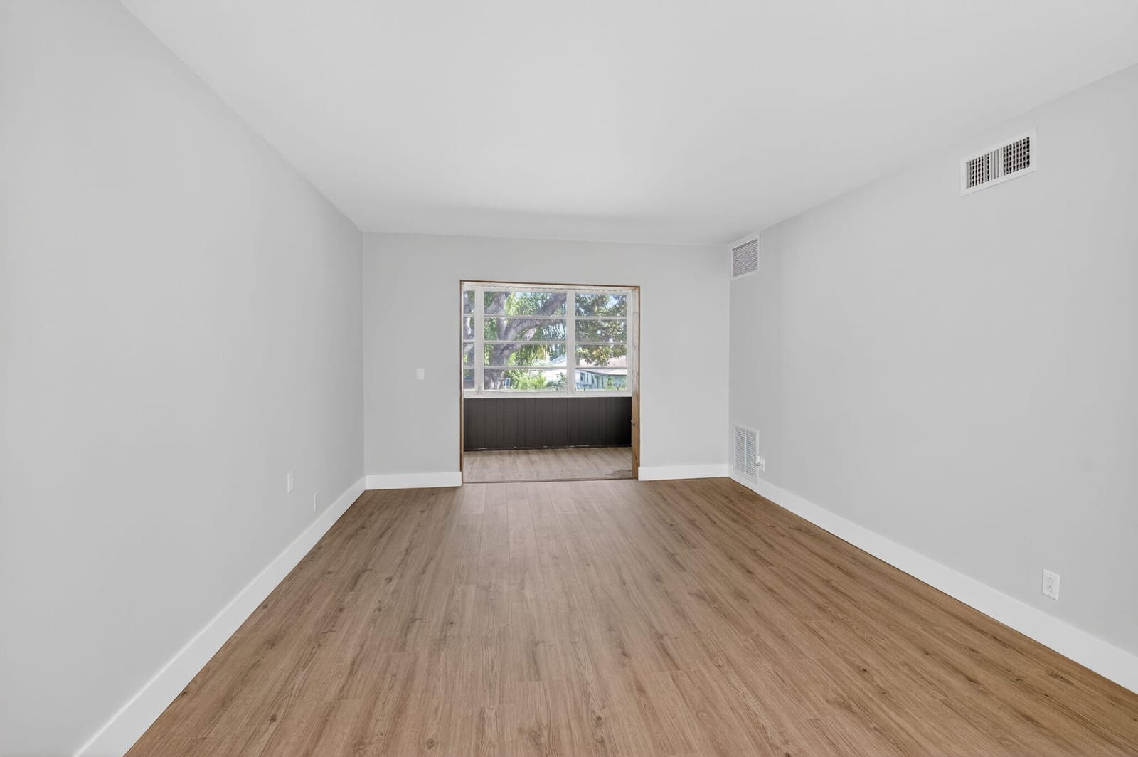 2213 NE 1st Court 204 — photo 8