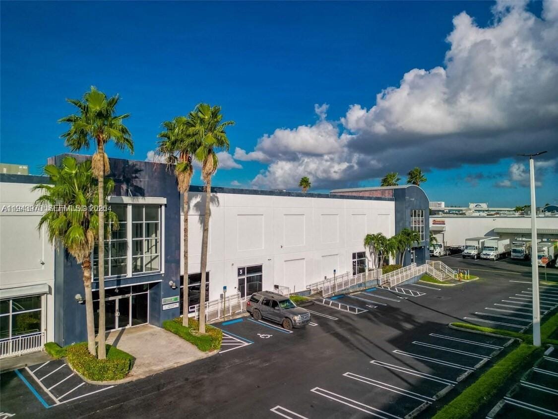7620 NW 25th Street 4, Miami, FL 33122 photo 3