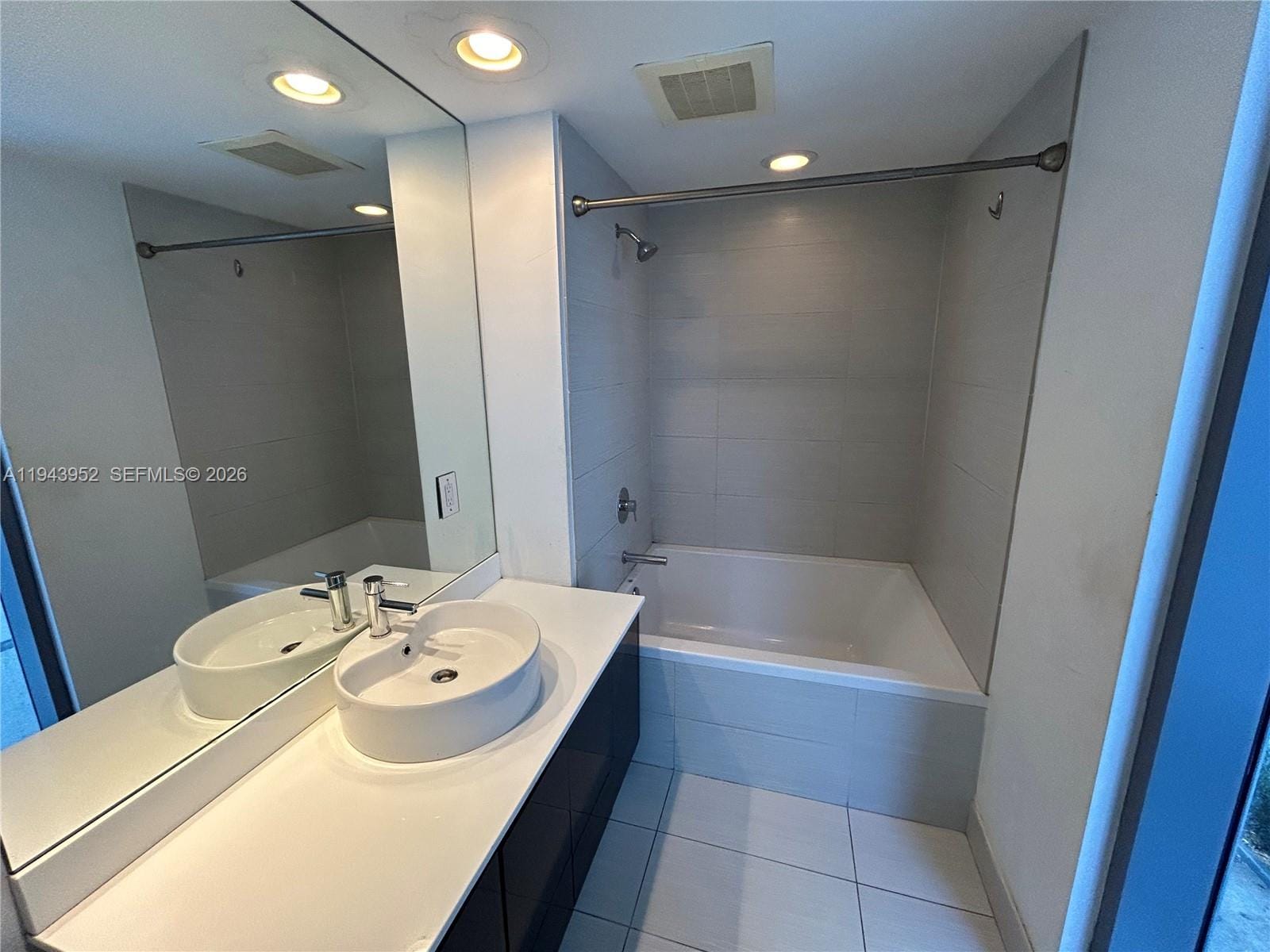31 SE 6th Street 407, Miami, FL 33131 photo 13