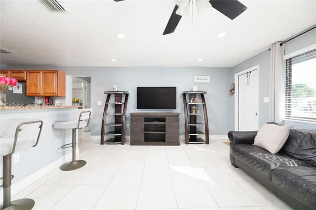 1417 SW 48th Avenue, Fort Lauderdale, FL 33317