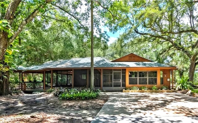 3350 25th Street SW, Vero Beach, FL 32968