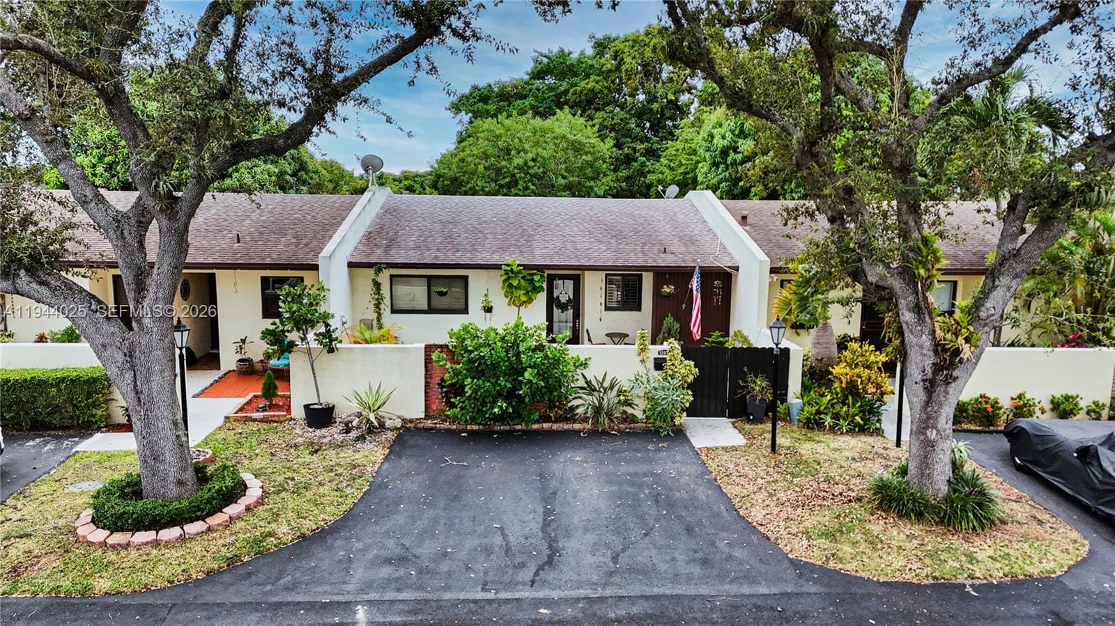 13932 Kendale Lakes Drive, Miami, FL 33183