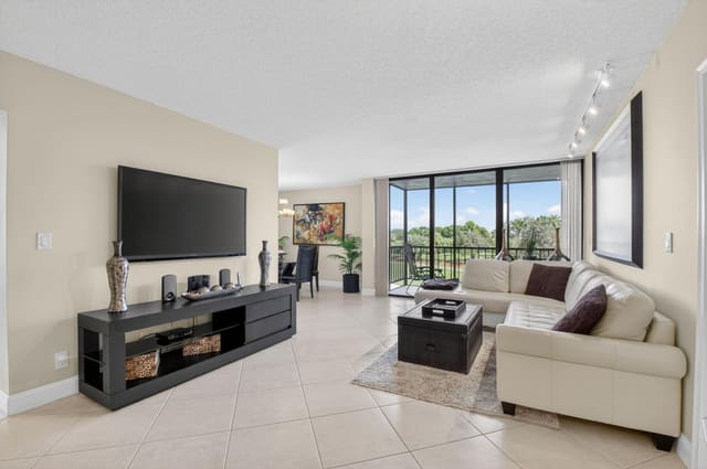 6797 Willow Wood Drive 6041, sold in Willowwood Midrise, Boca Raton, FL