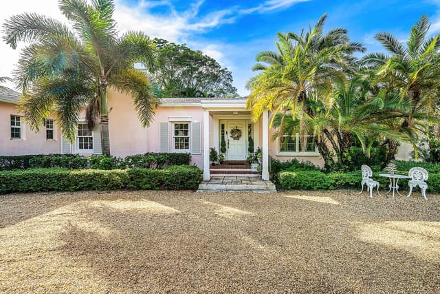 1202 N Swinton Avenue, Delray Beach, FL 33444