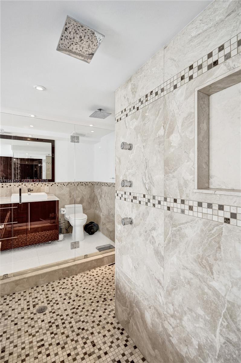 1000 Parkview Drive 330 — photo 12