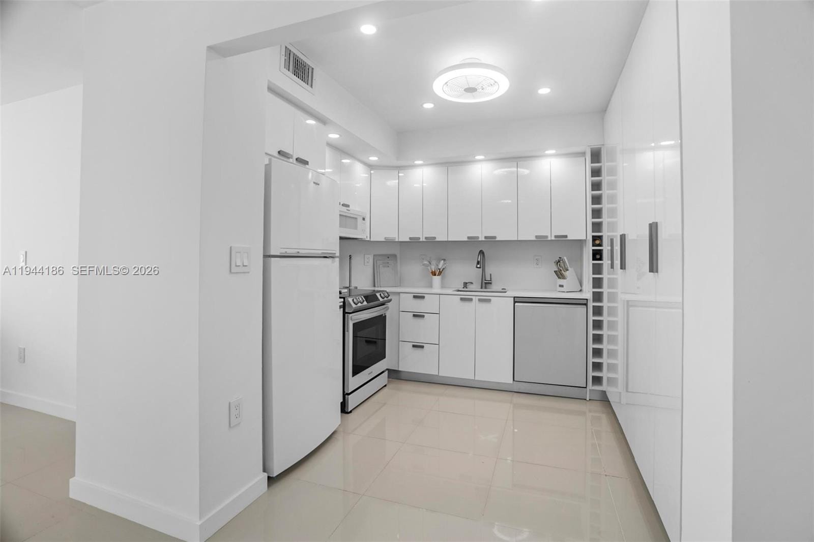 300 Bayview Drive 2108, Sunny Isles Beach, FL 33160 photo 6