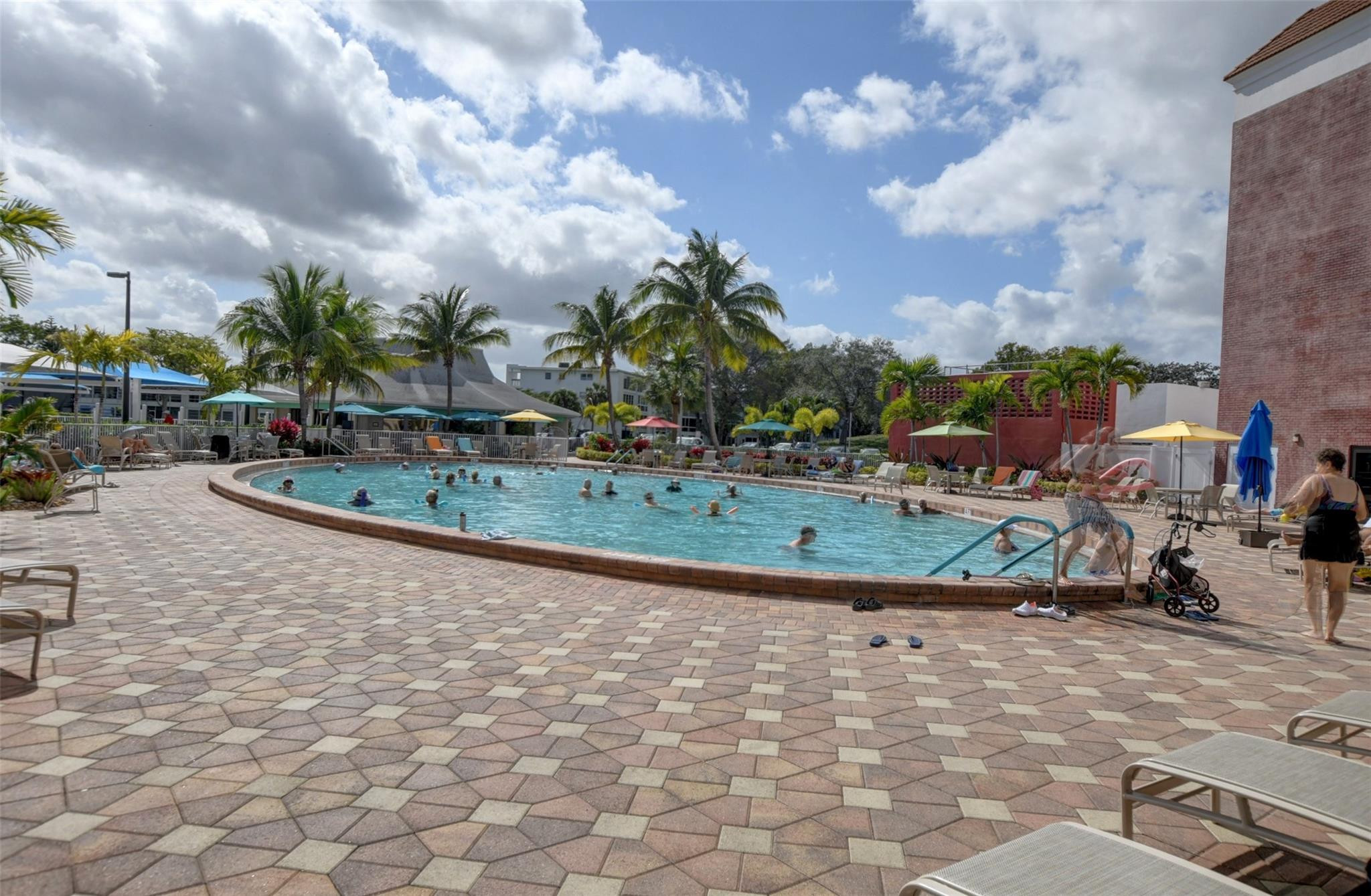 111 Lyndhurst E 111, Deerfield Beach, FL 33442 photo 27