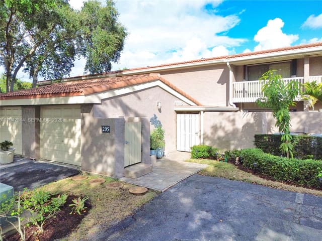205 Bonnie Brae Way 33, Hollywood, FL 33021