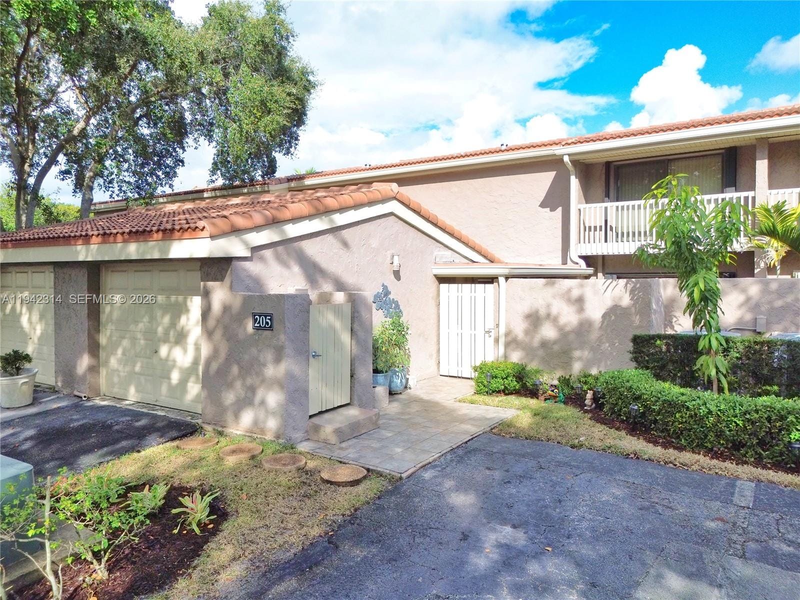 205 Bonnie Brae Way 33, Hollywood, FL 33021 photo 1