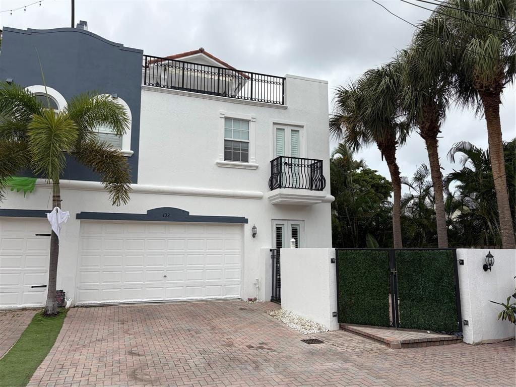 732 NE 15th Avenue — photo 4
