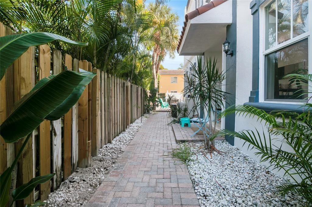 732 NE 15th Avenue — photo 9