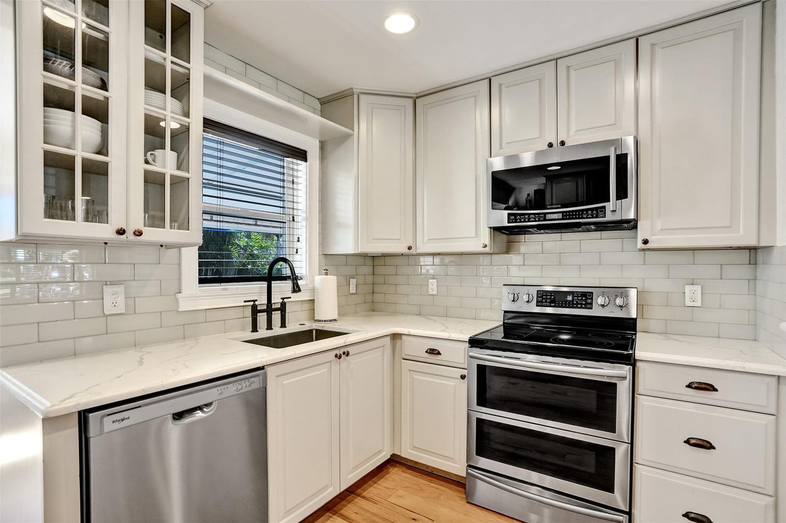 4750 NE 8 Terrace — photo 12