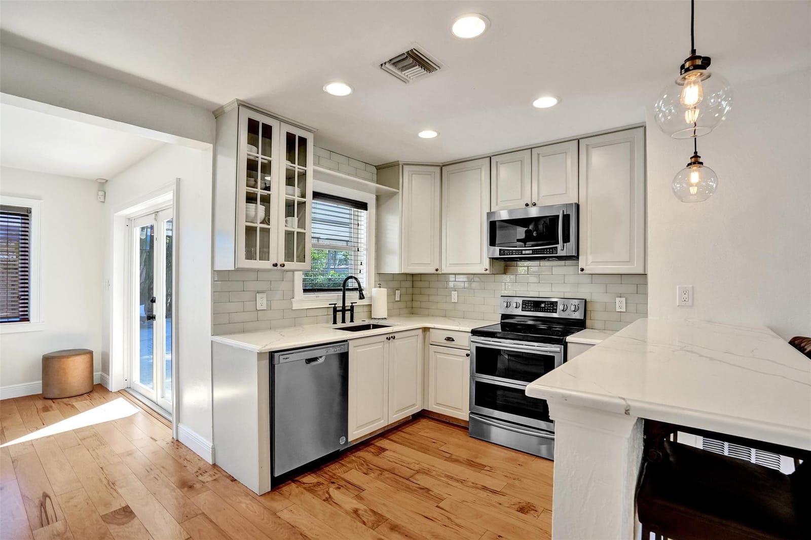 4750 NE 8 Terrace — photo 10