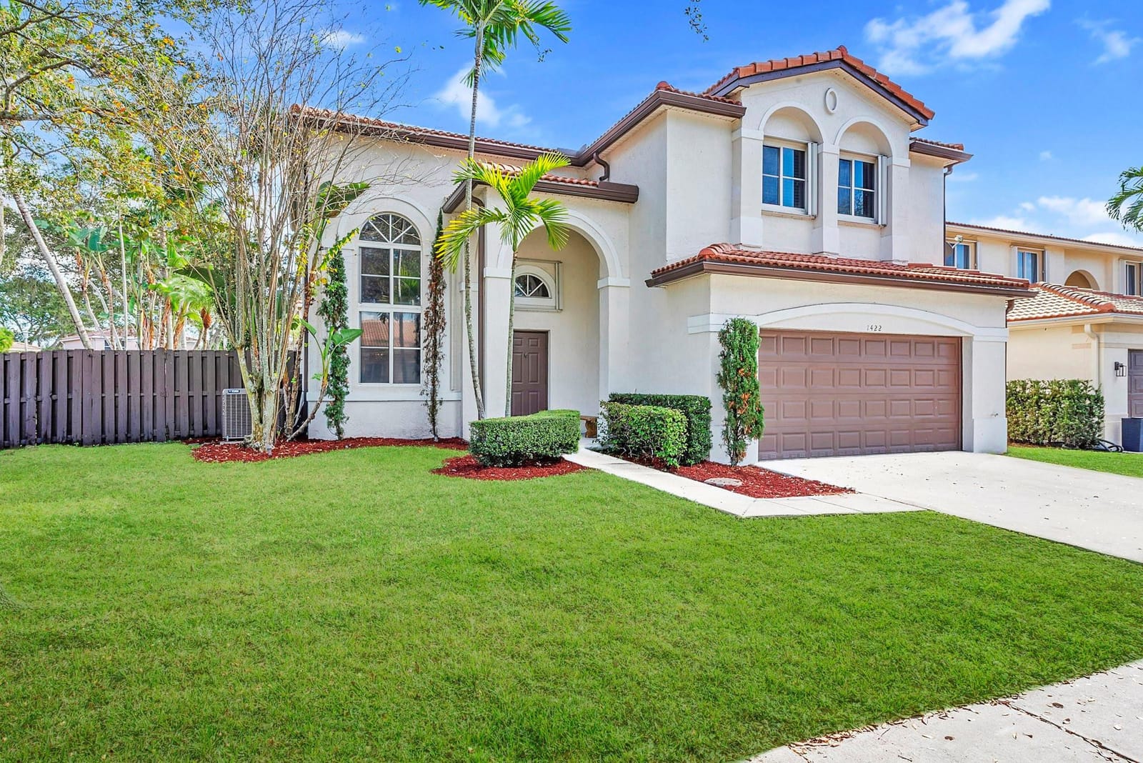 1422 SW 106th Way — photo 2