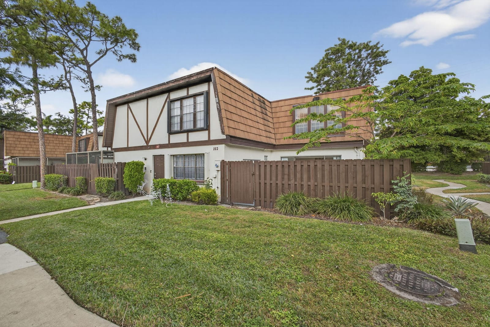 102 Weybridge Circle B — photo 2