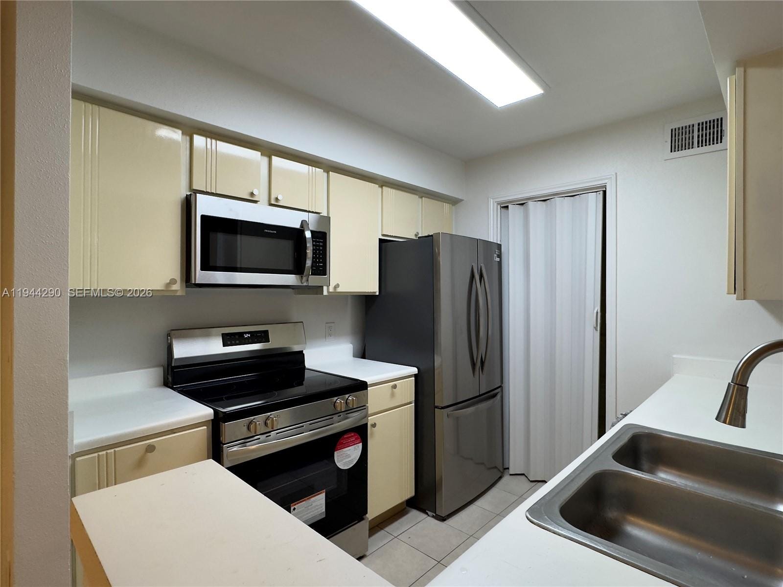 2341 NW 33rd Street 405, Oakland Park, FL 33309 photo 6