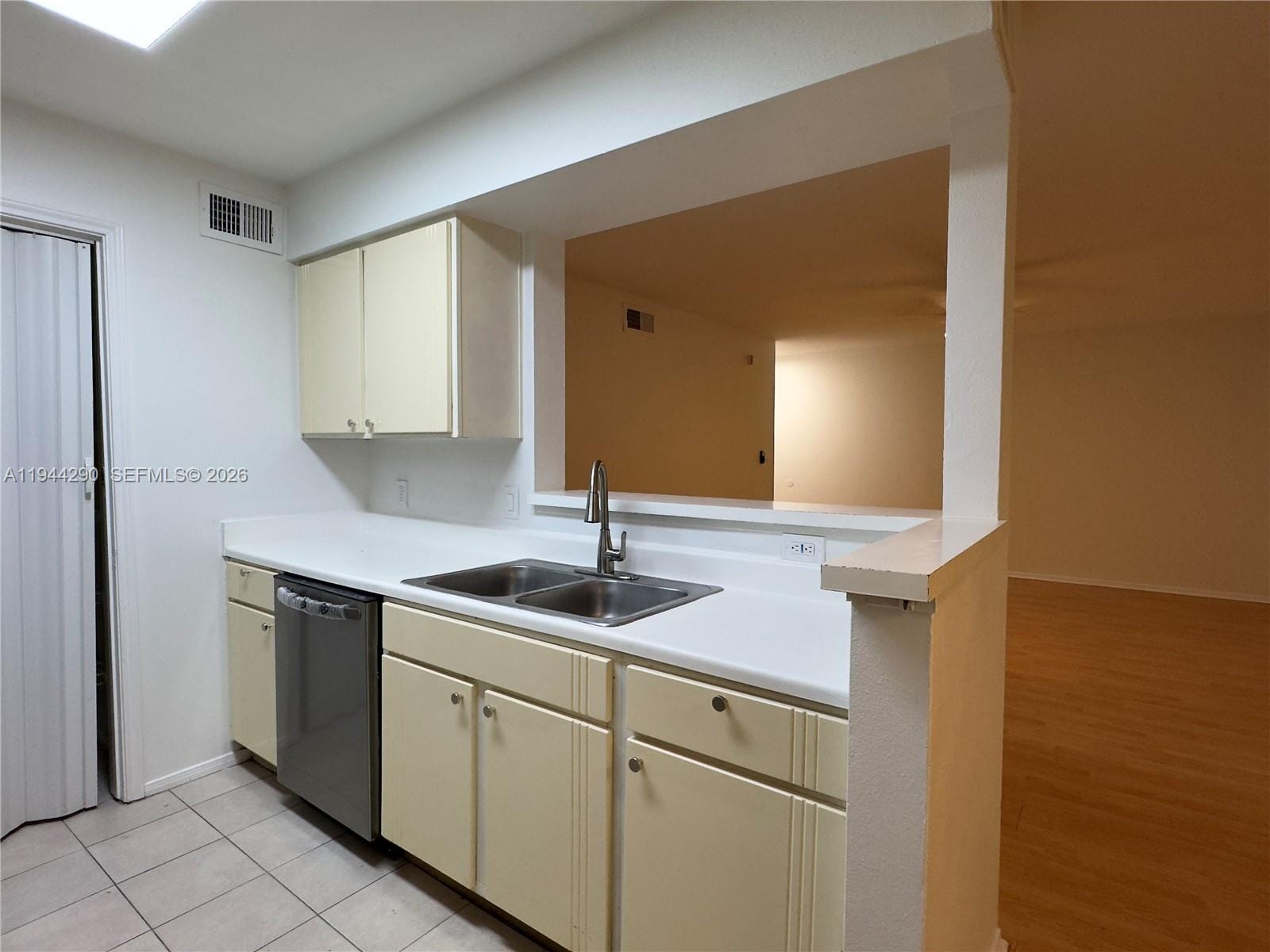 2341 NW 33rd Street 405, Oakland Park, FL 33309 photo 8