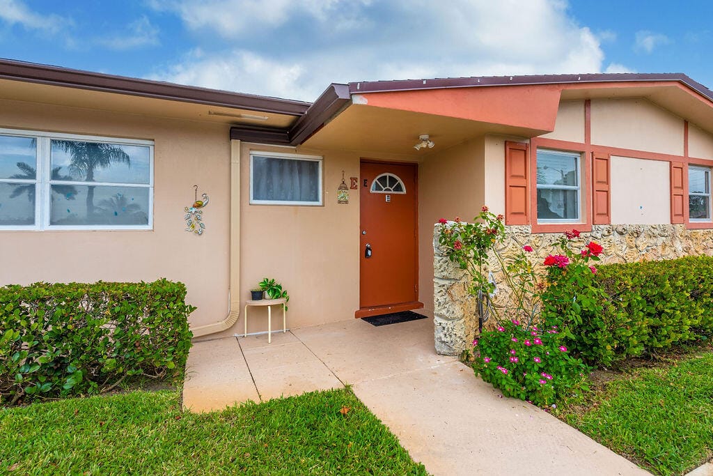 2995 Crosley Drive W E, West Palm Beach, FL 33415 photo 1