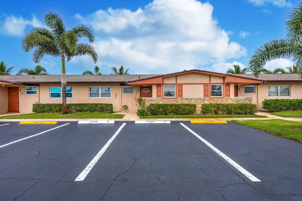 2995 Crosley Drive W E, West Palm Beach, FL 33415 photo 2