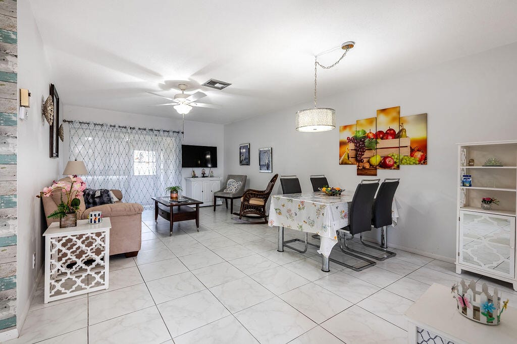 2995 Crosley Drive W E, West Palm Beach, FL 33415 photo 4