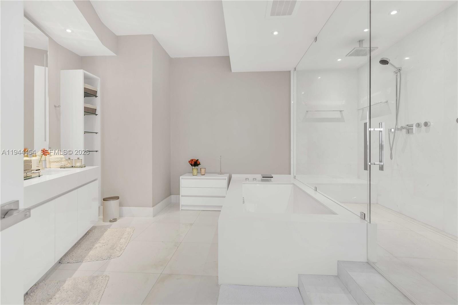 18555 Collins Avenue 4601, Sunny Isles Beach, FL 33160 photo 24